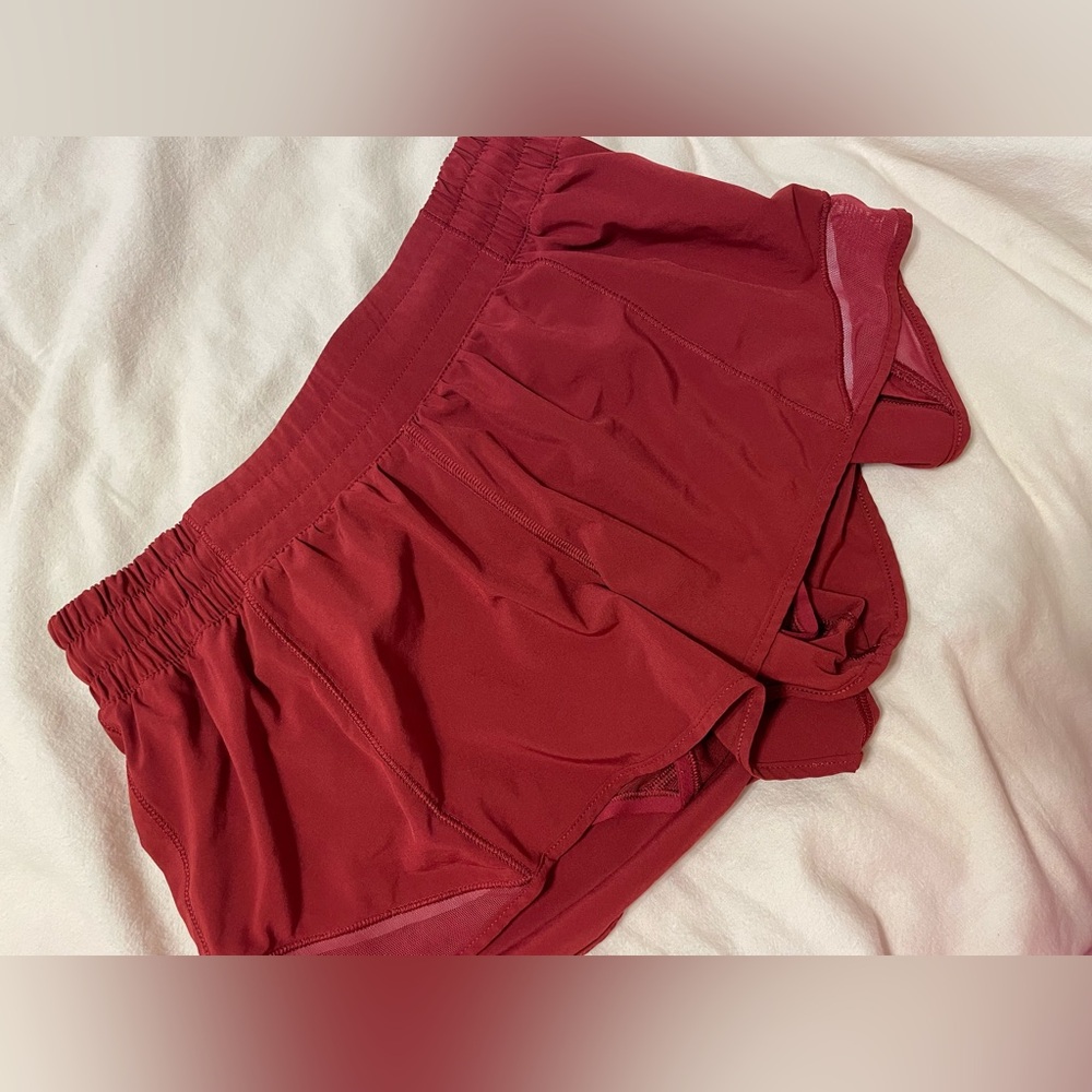 Red Lululemon Hotty Hot 2.5” — size 8